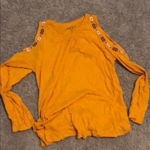 Yellow cold shoulder loft